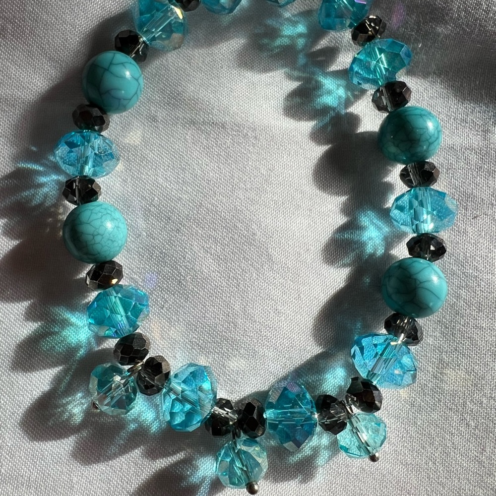 Elegant Turquoise and Black Beaded Bracelet